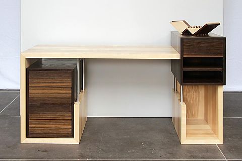 Schreibtisch in Esche und Eiche furniert