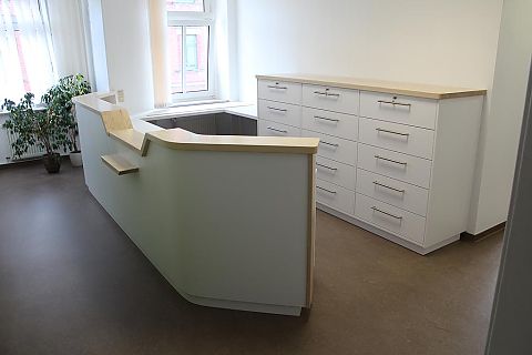 Möbel in einer Arztpraxis